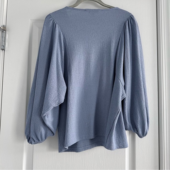 Textured Puff Sleeve Top - Picture 3 of 4